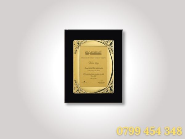 Bảng vinh danh gỗ